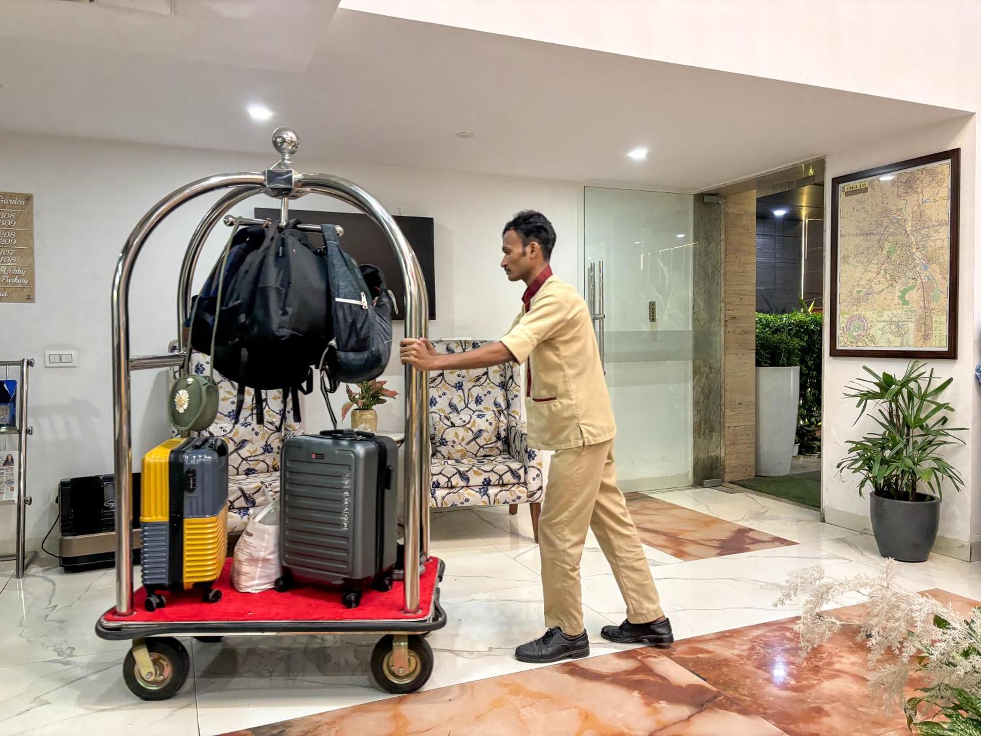 Hotel East End Near Delhi Airport 4*