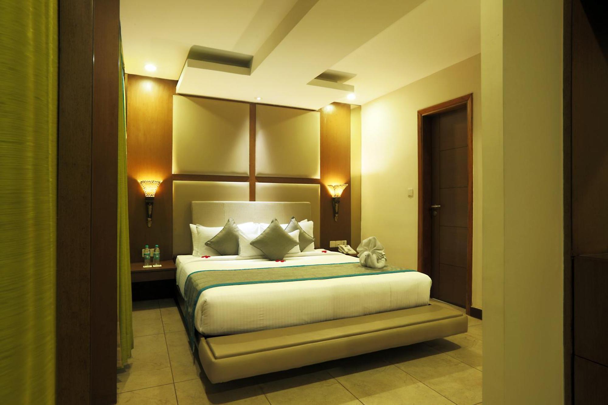 Hotel East End Near Delhi Airport 4*