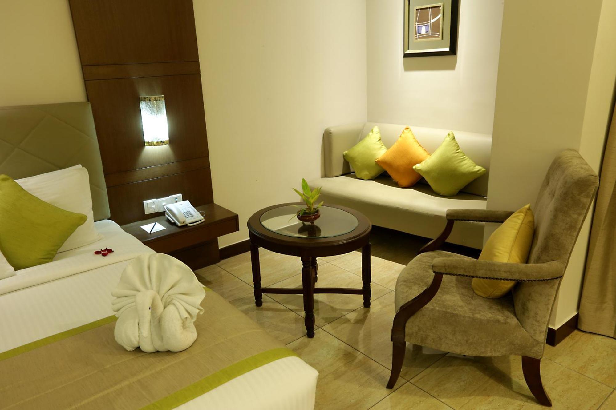 East End Near Delhi Airport 4*