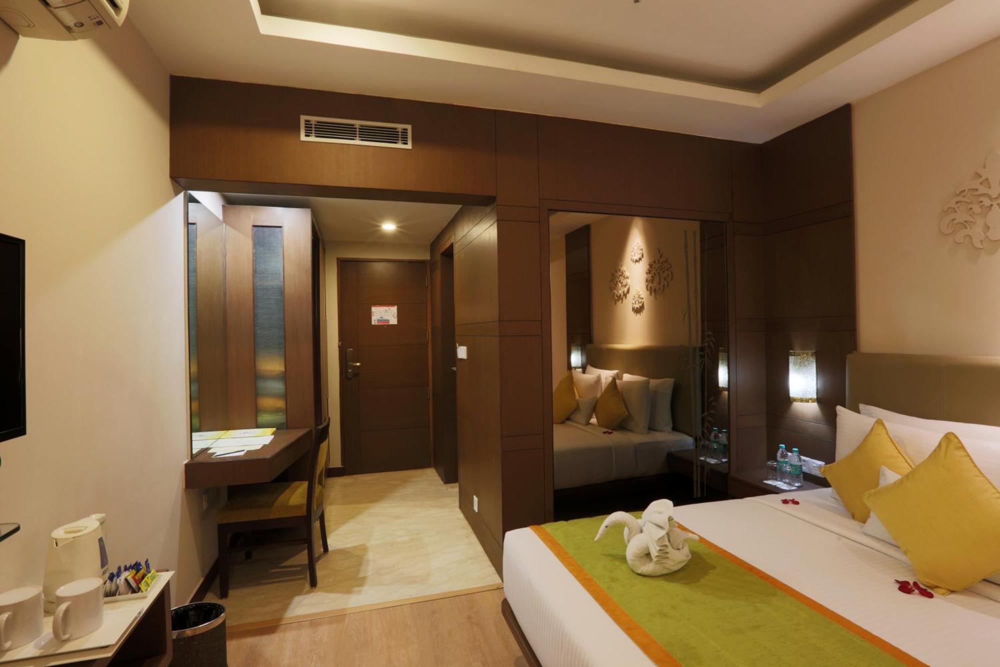 East End Near Delhi Airport Hotel