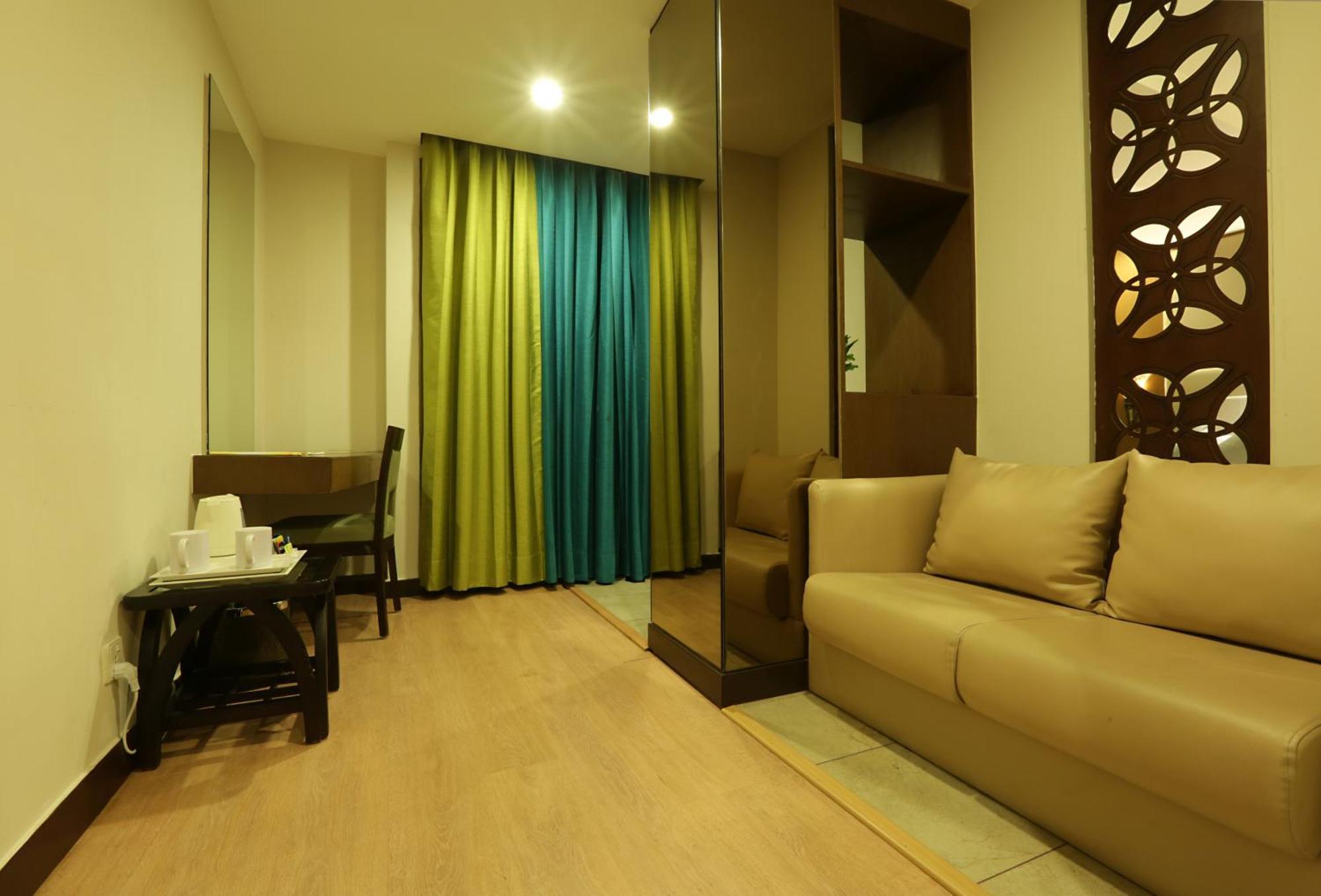 East End Near Delhi Airport