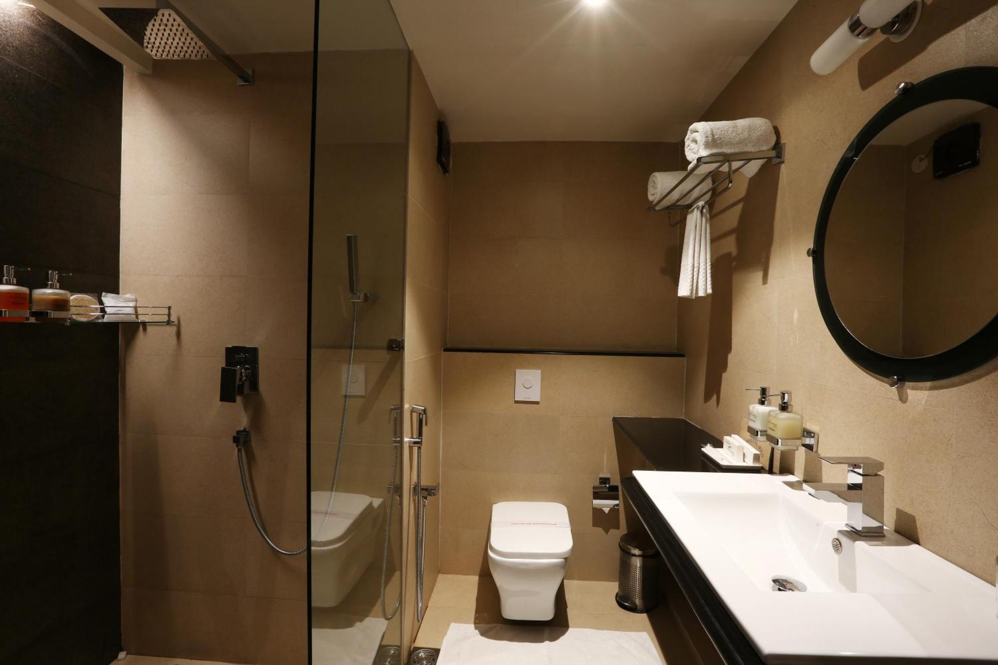 Hotel East End Near Delhi Airport 4*