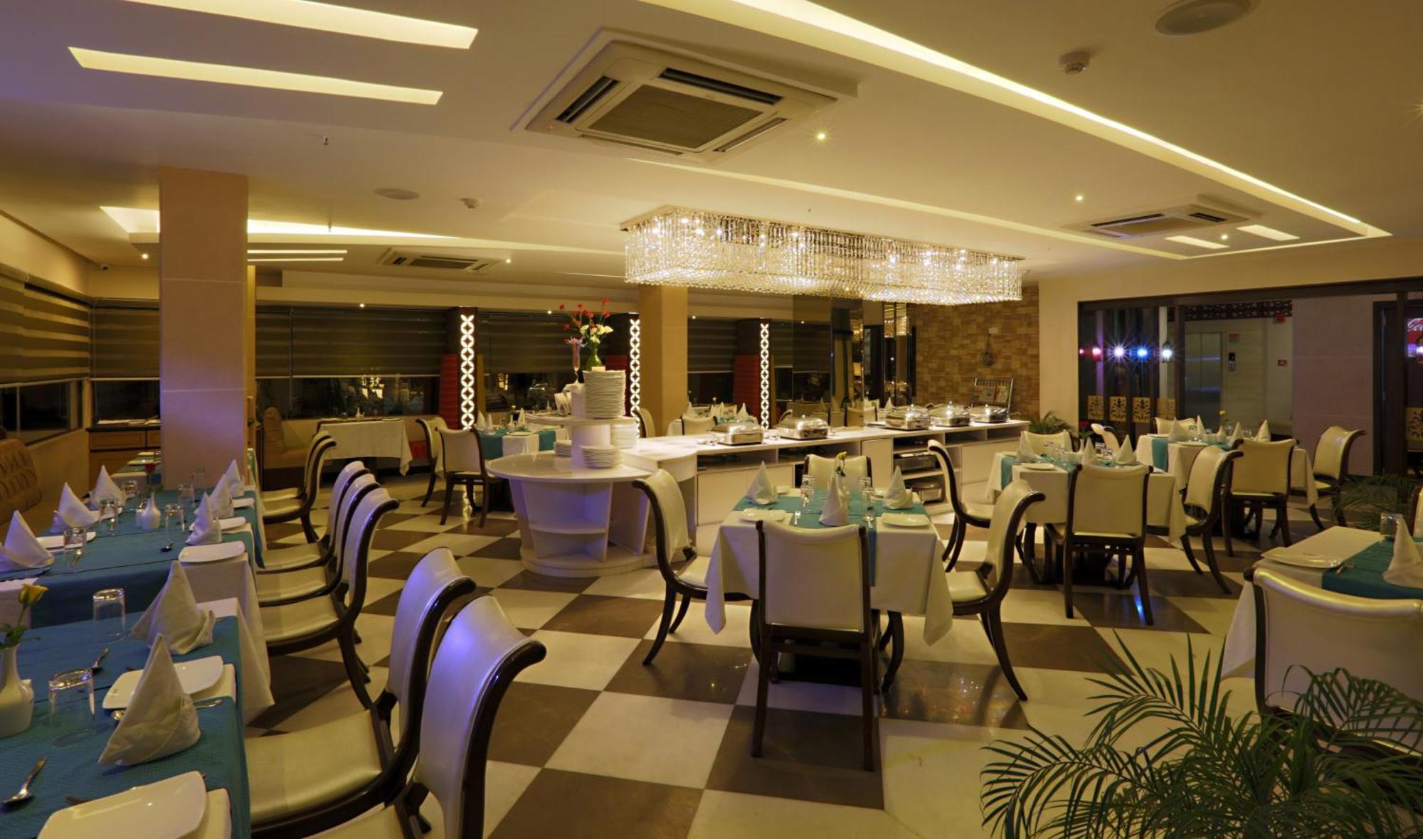 East End Near Delhi Airport 4*