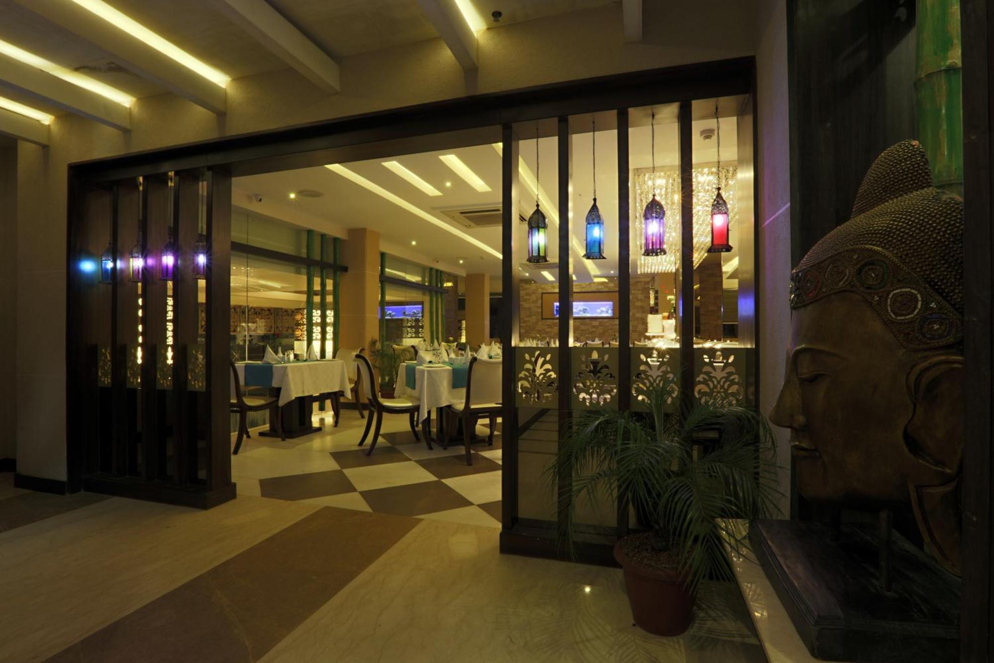 Hotel East End Near Delhi Airport 4*