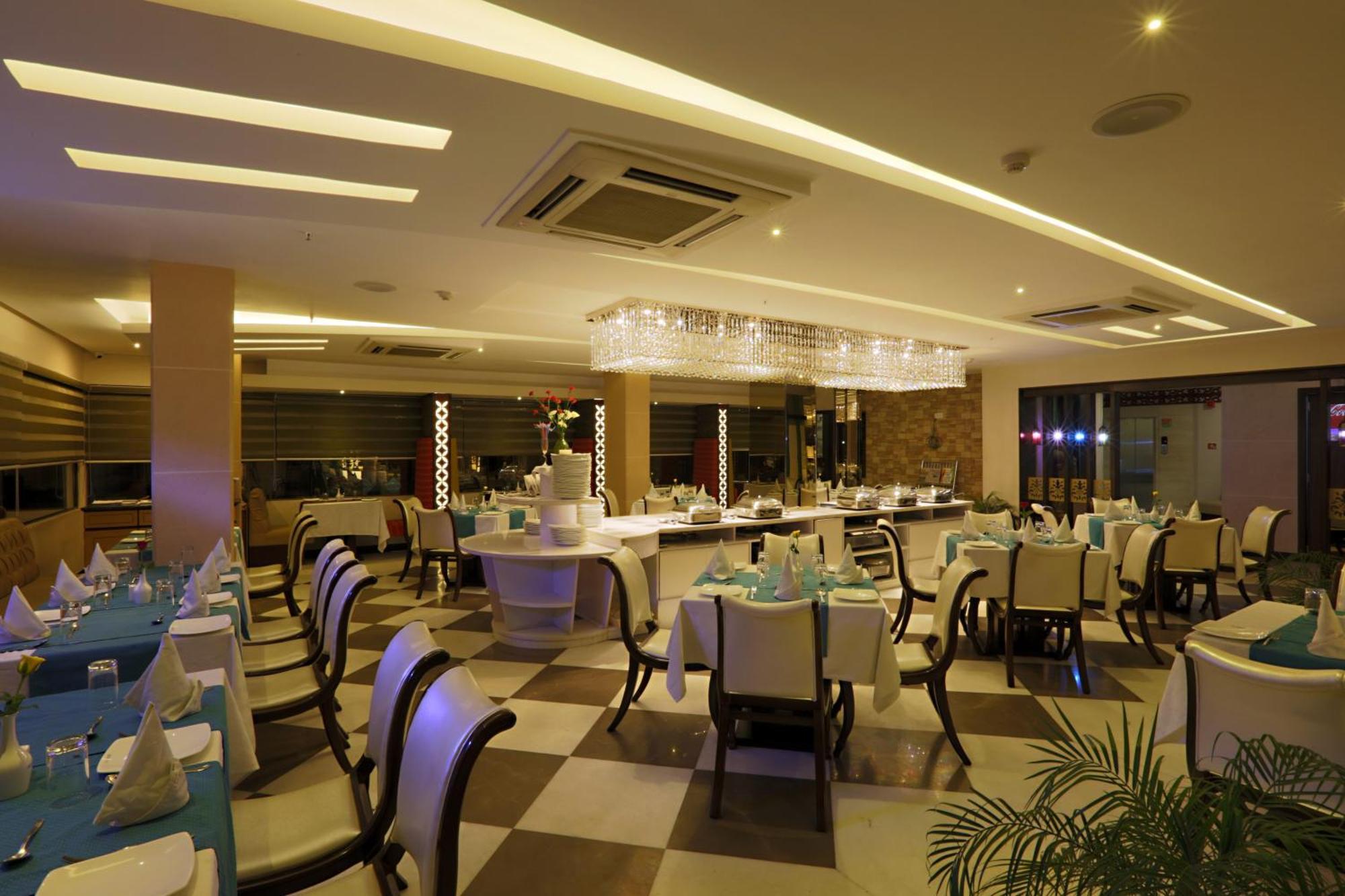 East End Near Delhi Airport 4*