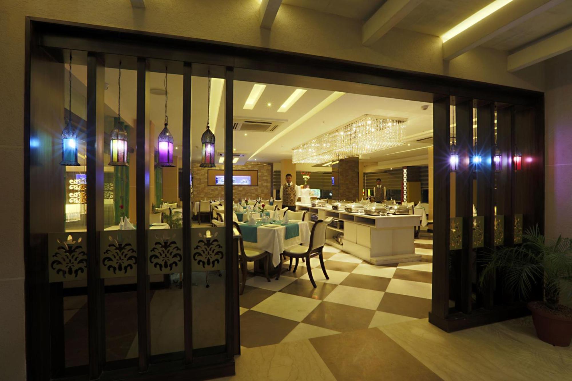 East End Near Delhi Airport Hotel